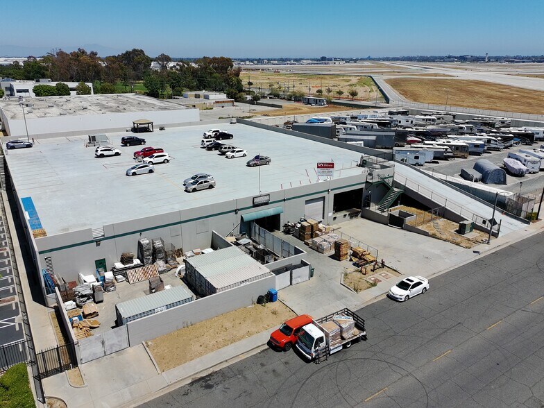 More Photos Of 3940 Pixie Ave, Lakewood Warehouse For Lease