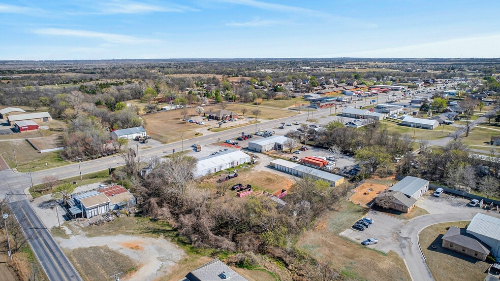 More Photos Of 1505 N Main St, Newcastle Warehouse For Sale