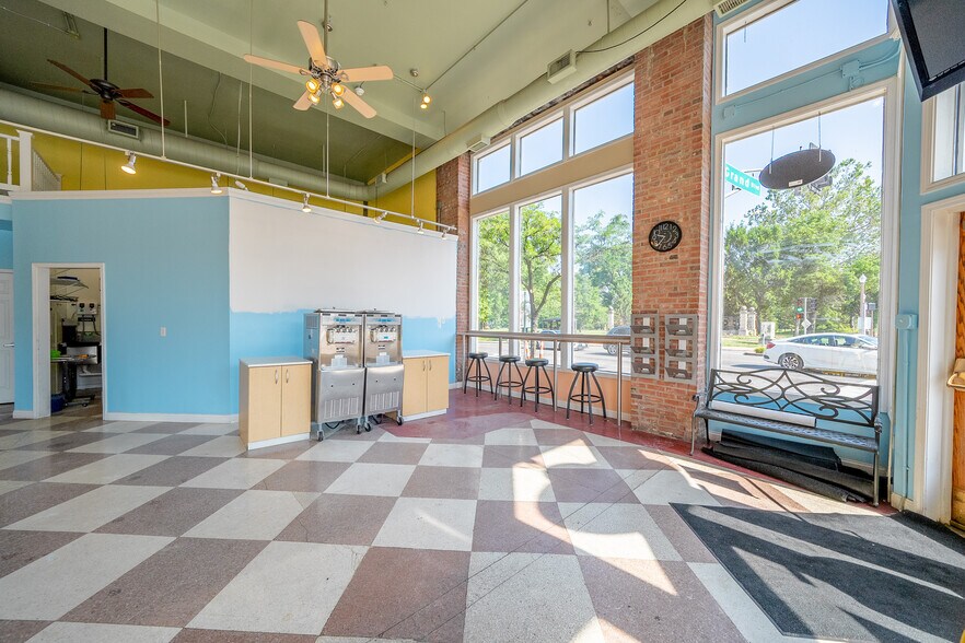 More Photos Of 3101-3111 S Grand Ave, Saint Louis Office For Lease