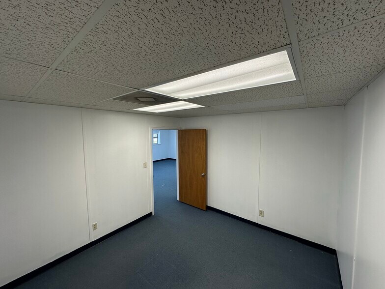 More Photos Of 1620 Dean Forest Rd, Savannah Flex For Lease