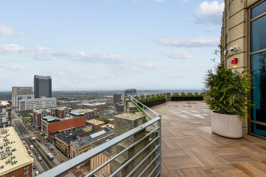More Photos Of 21 E State St, Columbus Office For Lease