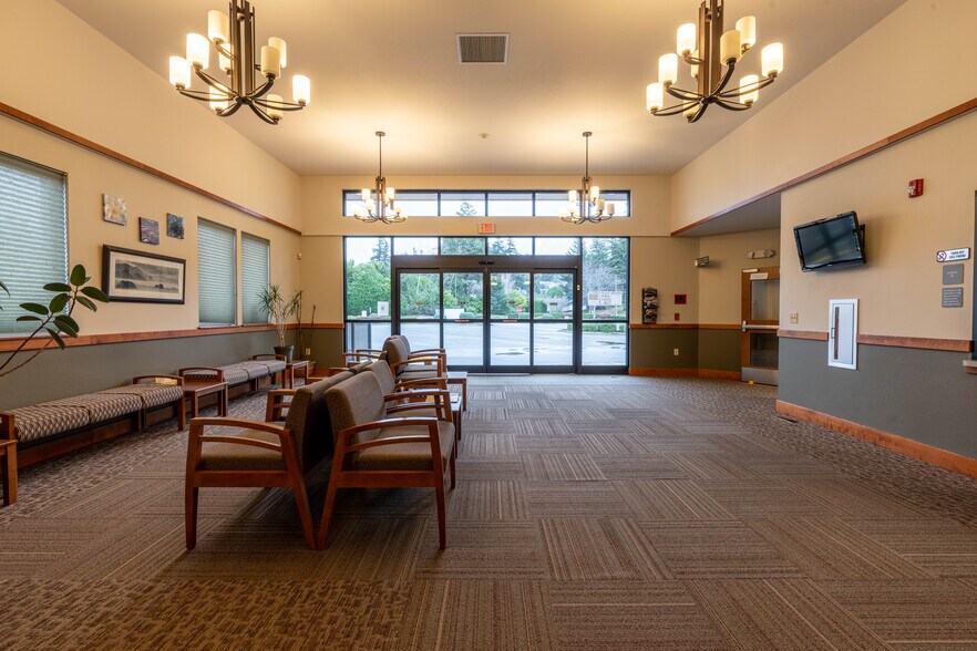 More Photos Of 2645 N 17th St, Coos Bay Medical For Sale