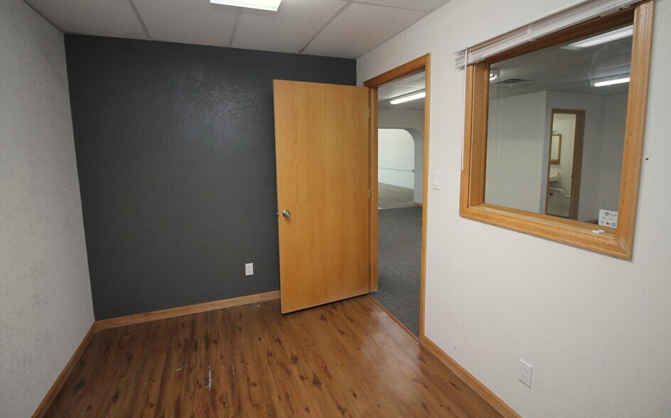 More Photos Of 805 W Main St, Sterling Auto Repair For Sale