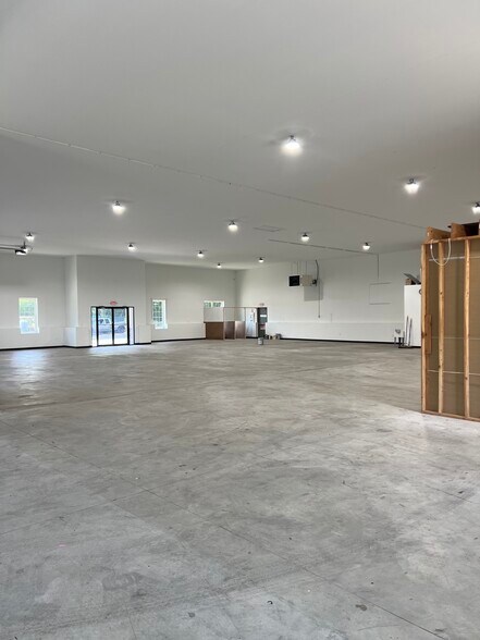 More Photos Of 2746 Pulaski Hwy, Newark Light Distribution For Lease