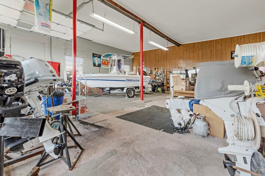 More Photos Of Suffolk County, Bay Shore Marina For Sale