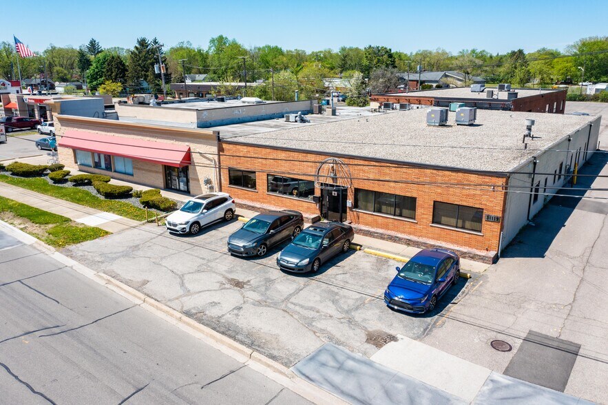 More Photos Of 31119 Greenfield Rd, Beverly Hills Warehouse For Lease