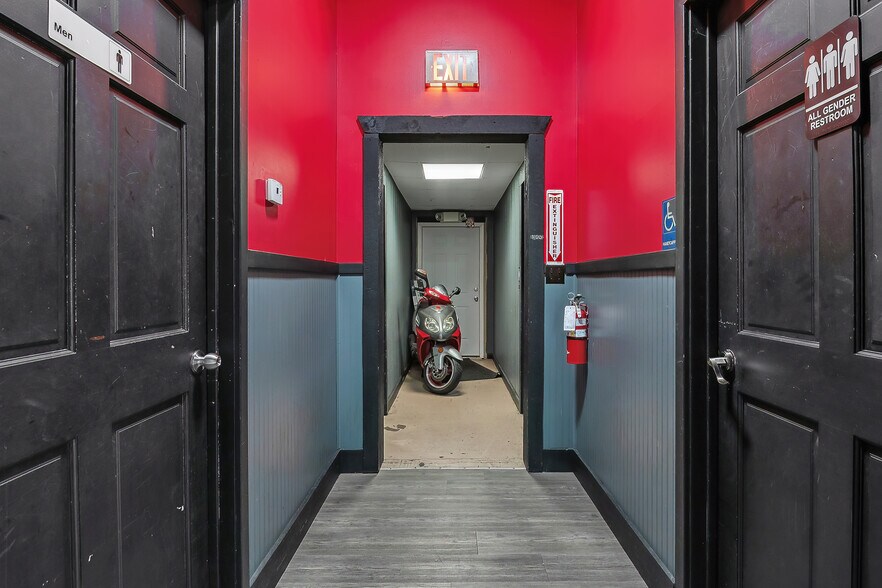 More Photos Of 900 Oak St, Pittston Showroom For Sale