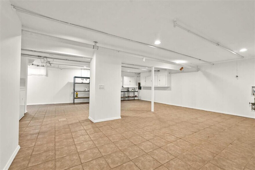 More Photos Of 3930 45th St, Sunnyside Apartments For Sale