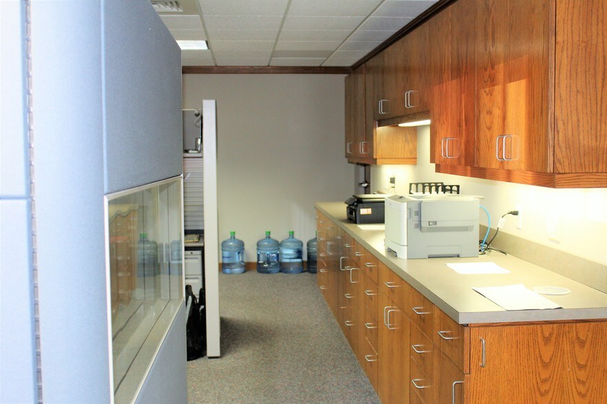 More Photos Of 304 S 20th St, Rogers Office For Sale