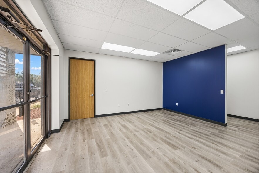 More Photos Of 11950 Alief Clodine Rd, Houston Light Distribution For Lease