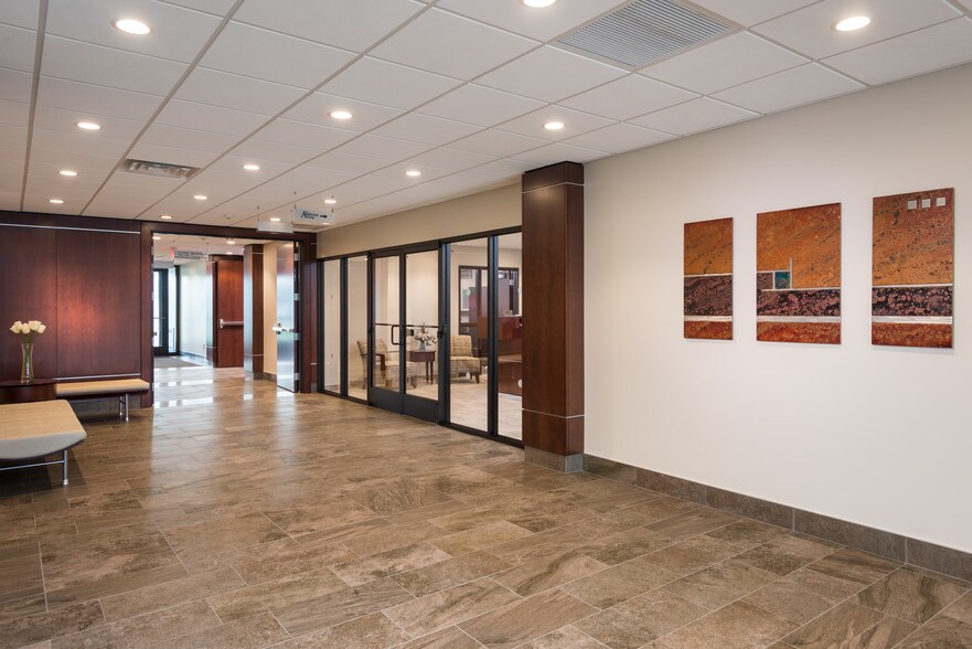 More Photos Of 125 Wolf Rd, Albany Medical For Lease