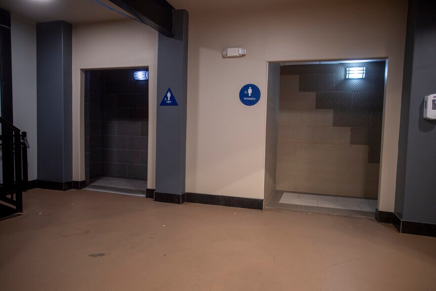 More Photos Of 25000 US 59 Rd, El Campo Flex For Sale