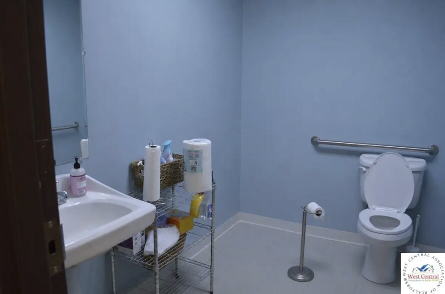 More Photos Of 762 Winchester Dr, Sedalia Office For Lease
