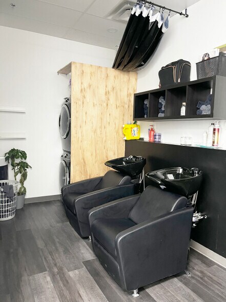 More Photos Of 3131 27th St NE, Calgary Storefront For Sale