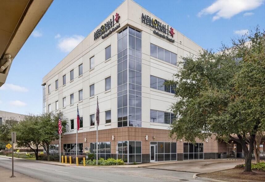More Photos Of 5420 West Loop S, Bellaire Medical For Lease