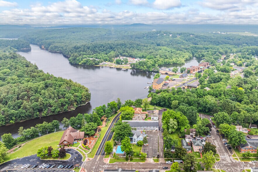 More Photos Of 910 River Rd, Wisconsin Dells Hotel For Sale