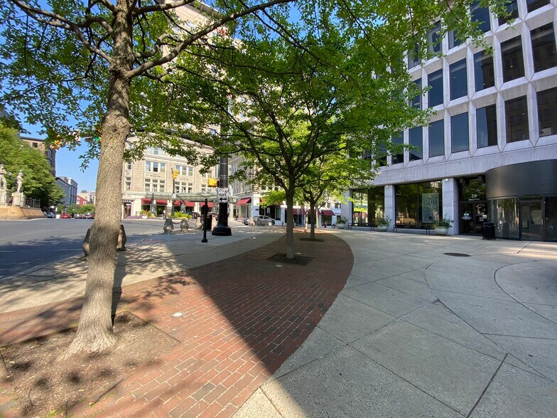 More Photos Of 28 Penn Sq, Lancaster Office For Lease