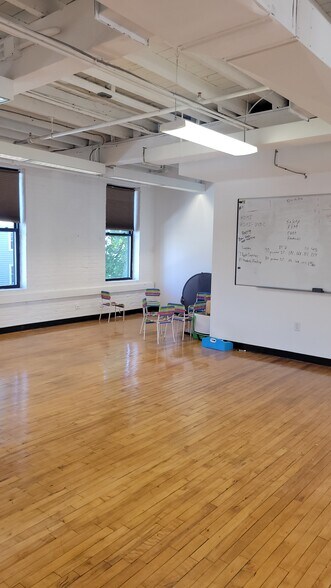 More Photos Of 90 Hamilton St, Cambridge Office For Sale
