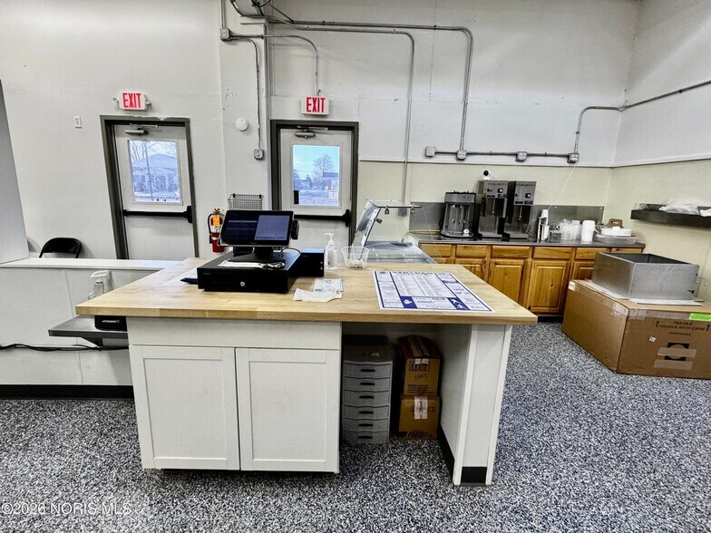 More Photos Of 301 S Defiance St, Stryker Auto Repair For Sale