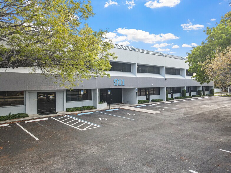 More Photos Of 911 E Atlantic Blvd, Pompano Beach Office Residential For Lease
