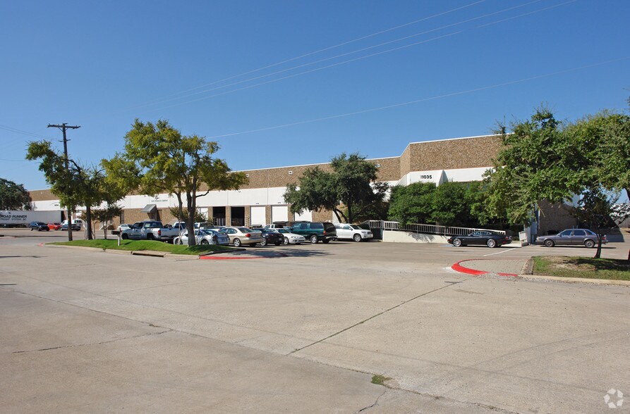 More Photos Of 11025-11035 Switzer Ave, Dallas Distribution For Lease