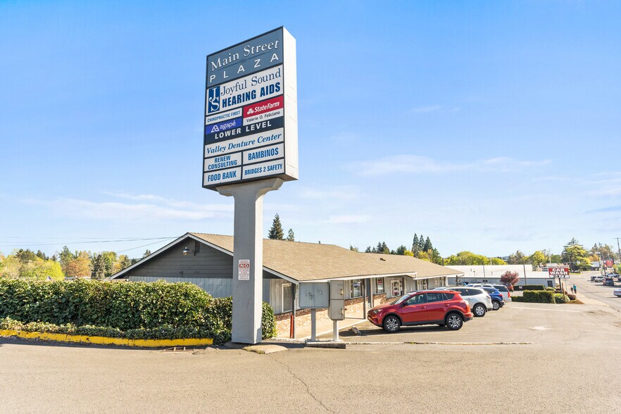 More Photos Of 306 Main St, Dallas Office For Sale