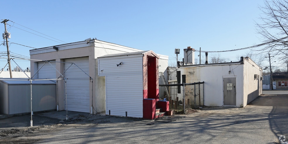 More Photos Of 711-715 N Wellwood Ave, Lindenhurst General Retail For Sale