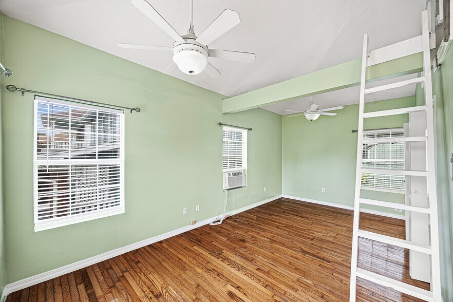 More Photos Of 1723 25th St, Galveston Hospitality For Sale