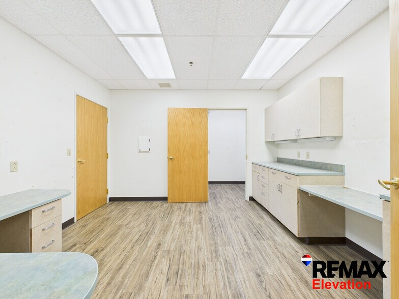 More Photos Of 156 N 6th St, Basin Office For Lease