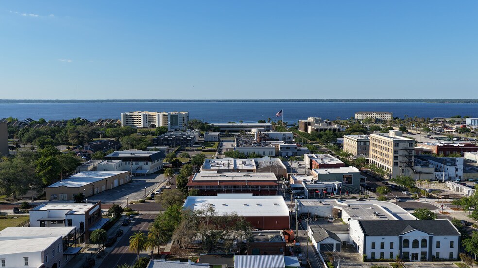 More Photos Of 201 Oak Ave, Sanford Storefront Retail Office For Lease