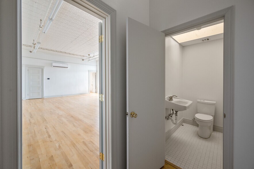 More Photos Of 236 Wall St, Kingston Specialty For Lease