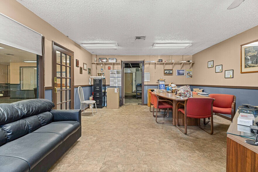 More Photos Of 1031 NE 16th St, Ocala Manufacturing For Lease