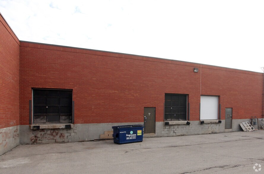 More Photos Of 6380 Tomken Rd, Mississauga Flex For Lease