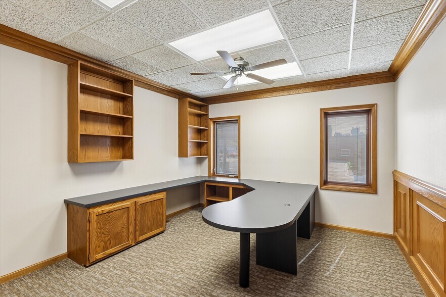 More Photos Of 535 Main St, Ames Office For Lease