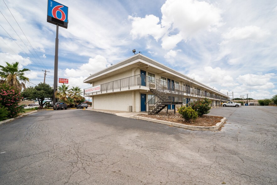 More Photos Of 5522 N Pan Am Expy, San Antonio Hotel For Sale