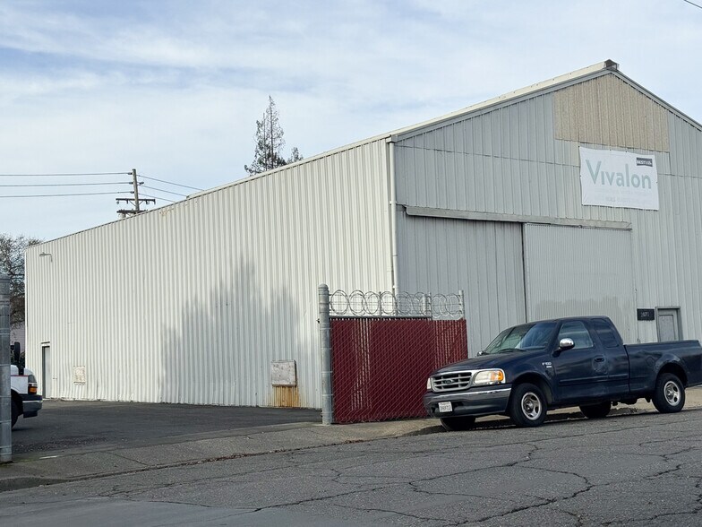 More Photos Of 1071 Maxwell Dr, Santa Rosa Warehouse For Lease