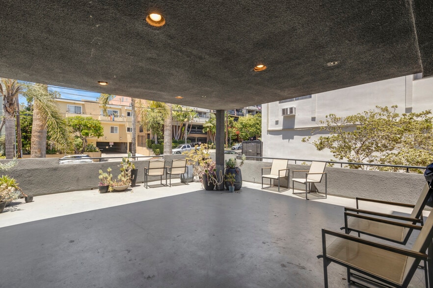 More Photos Of 939 Palm Ave, West Hollywood Apartments For Sale