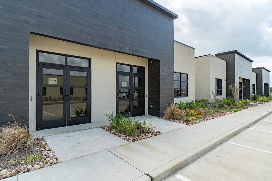 More Photos Of 8118 Fry Rd, Cypress Office For Lease