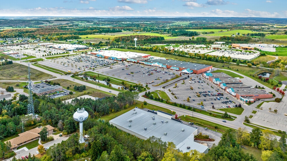 More Photos Of 1590-1614 Anderson Rd, Petoskey General Retail For Lease