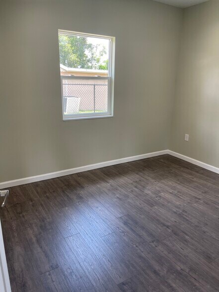 More Photos Of 625 E New York Ave, Deland General Retail For Sale