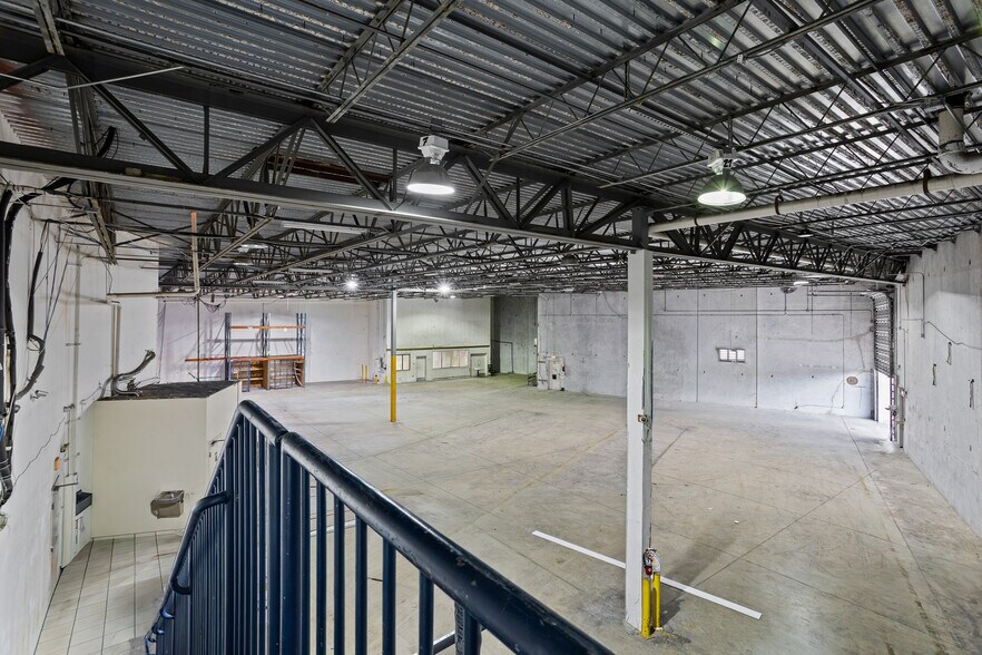 More Photos Of 10300-10380 NW 53rd St, Sunrise Distribution For Lease