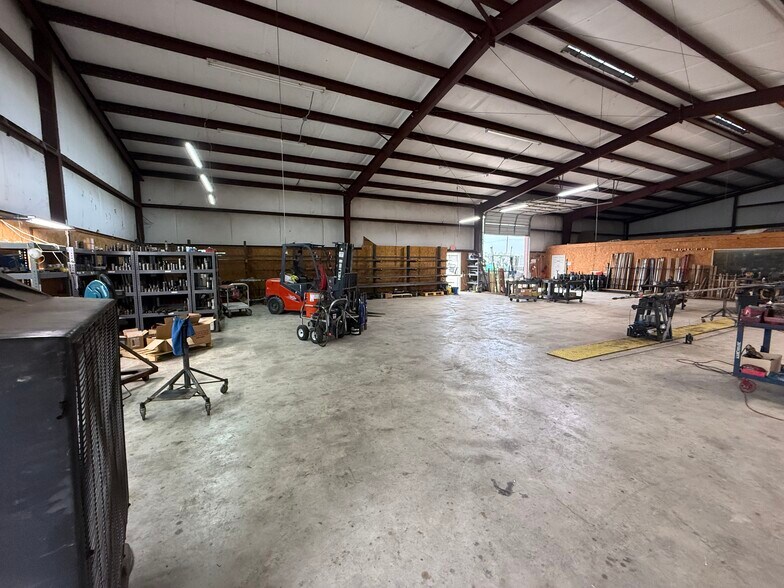 More Photos Of 115 Wyoming Blvd, Pleasanton Warehouse For Lease