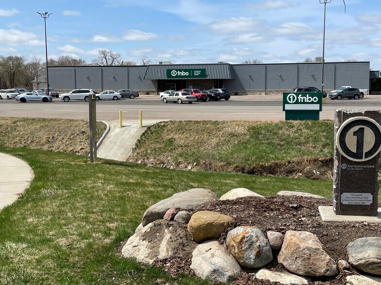 More Photos Of 2007 Broadway Ave, Yankton Unknown For Lease