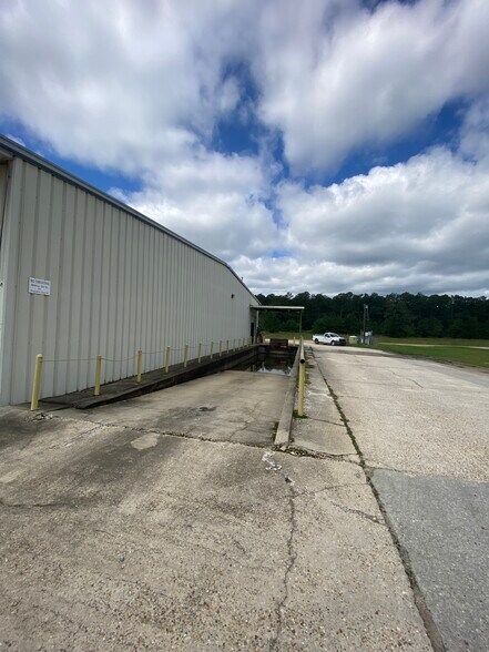 More Photos Of 2103 US-190 Hwy, Hammond Showroom For Sale