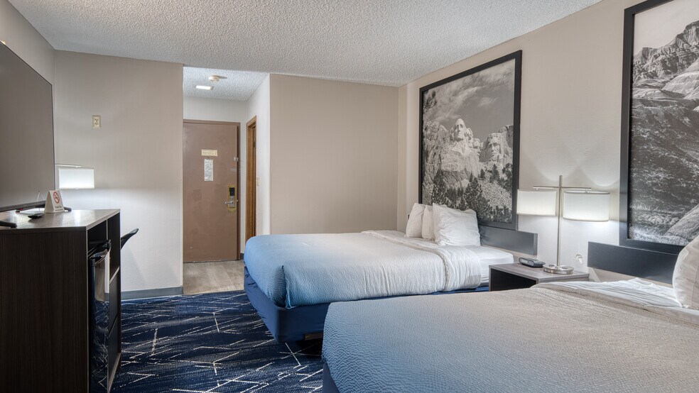 More Photos Of 2600 Whitewood Service Rd, Sturgis Hotel For Sale