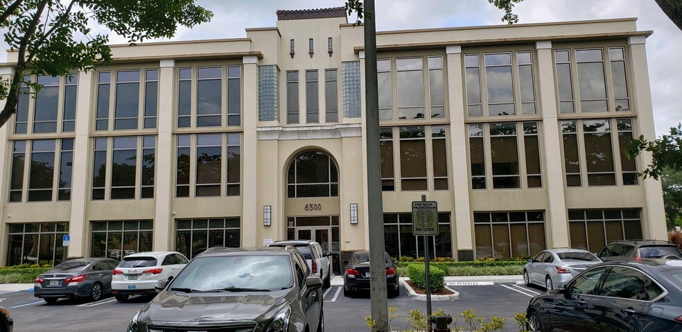 More Photos Of 6500 Cow Pen Rd, Miami Lakes Office For Lease