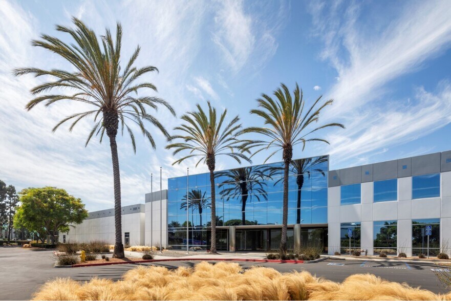 More Photos Of 2081 Faraday Ave, Carlsbad Distribution For Lease