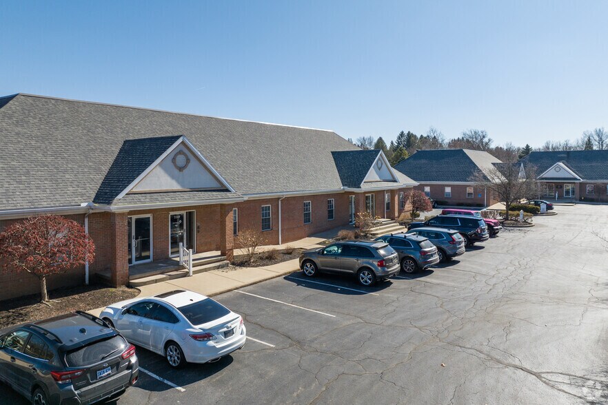 More Photos Of 2232-2244 Centennial Rd, Toledo Office For Lease