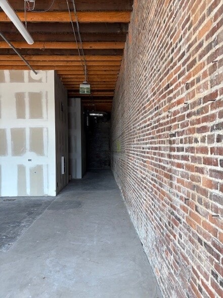 More Photos Of 2144 W Main St, Tampa Office For Lease