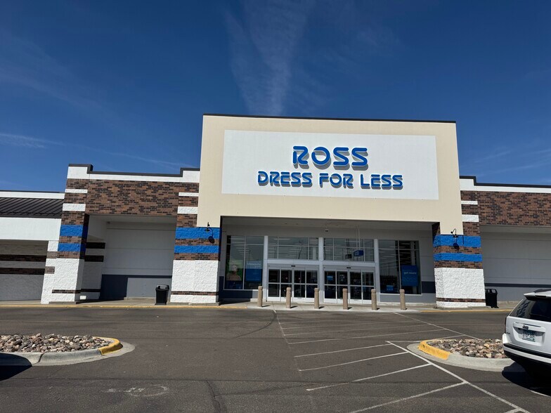 More Photos Of 1715-1749 Beam Ave, Maplewood Unknown For Lease